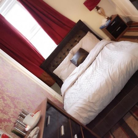 Red Carpet Guesthouseレディング エクステリア 写真