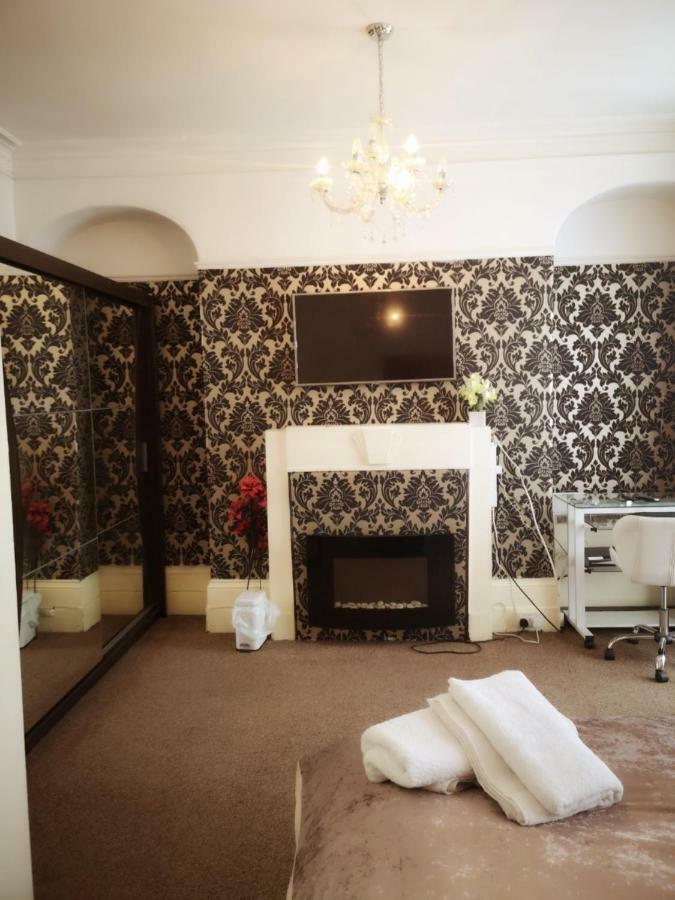 Red Carpet Guesthouseレディング エクステリア 写真